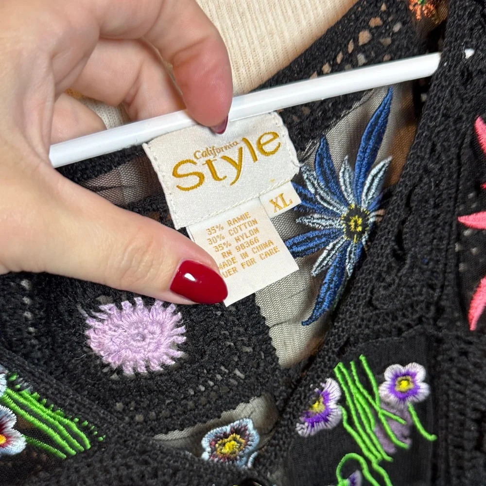 Vintage 90s Vibrant Floral Crochet Blouse - Picture 2 of 6